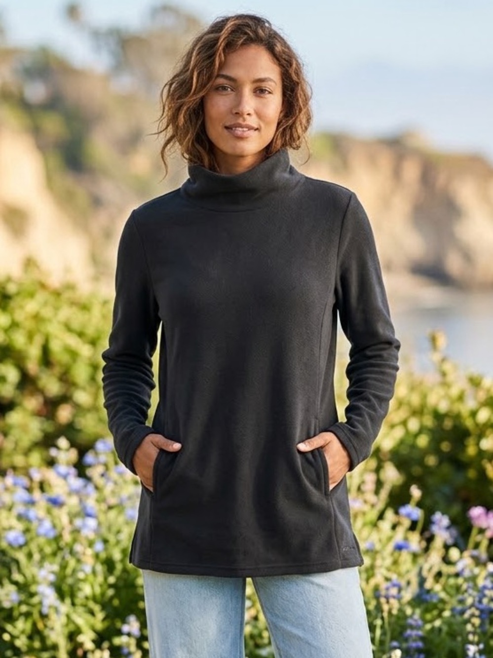 Eddie Bauer Black Fleece Turtleneck Pullover with Pockets